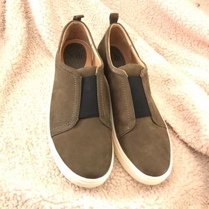 Sofft olive shoes size 11